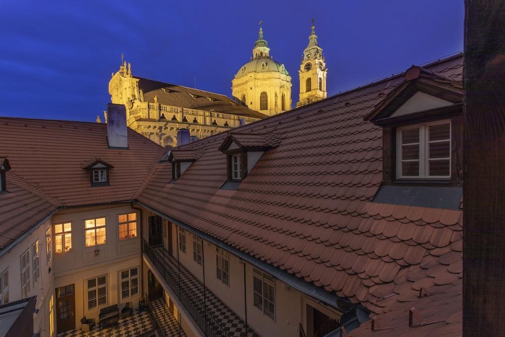 Little Town Budget Hotel Praag Buitenkant foto