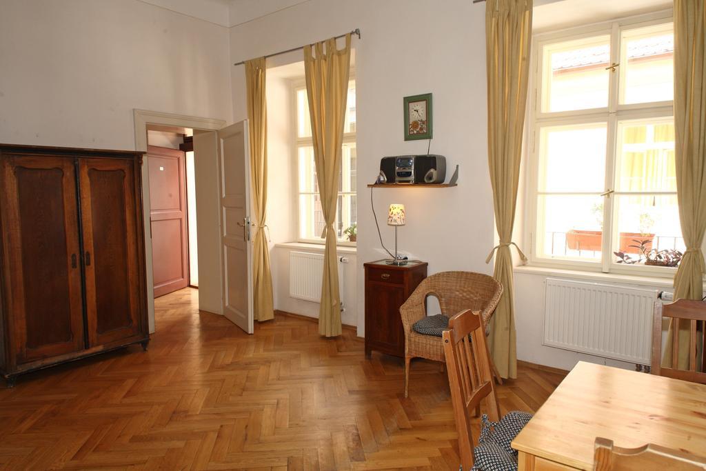 Little Town Budget Hotel Praag Kamer foto