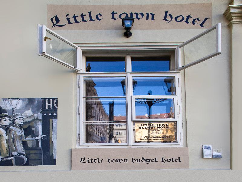 Little Town Budget Hotel Praag Buitenkant foto