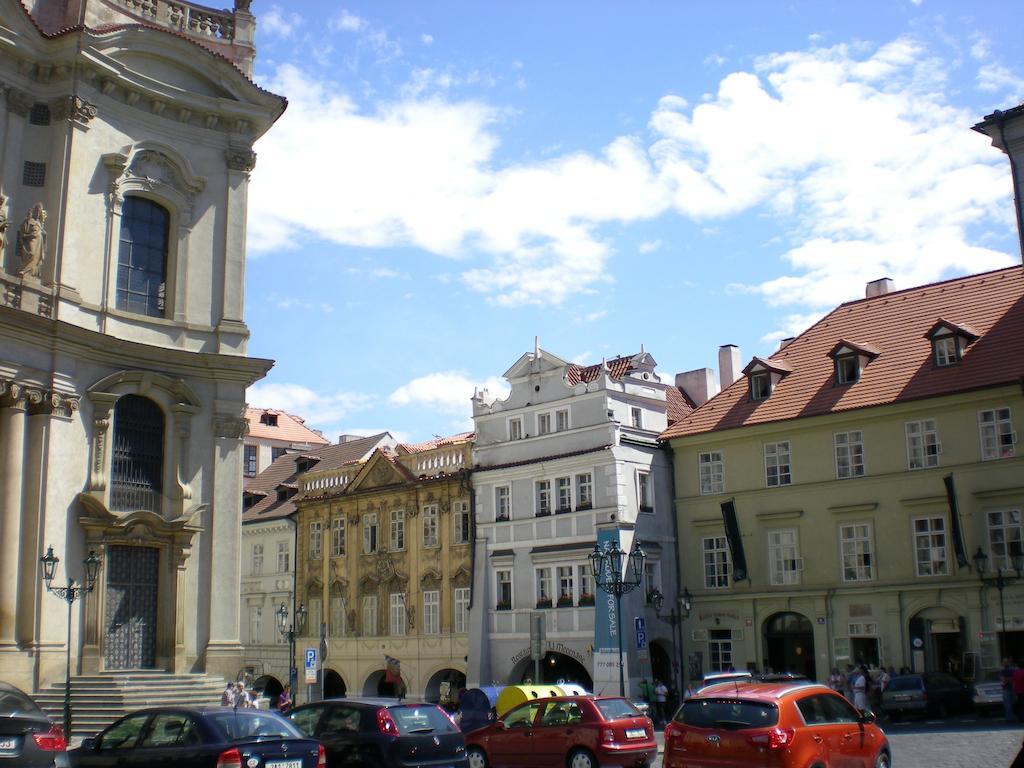 Little Town Budget Hotel Praag Buitenkant foto